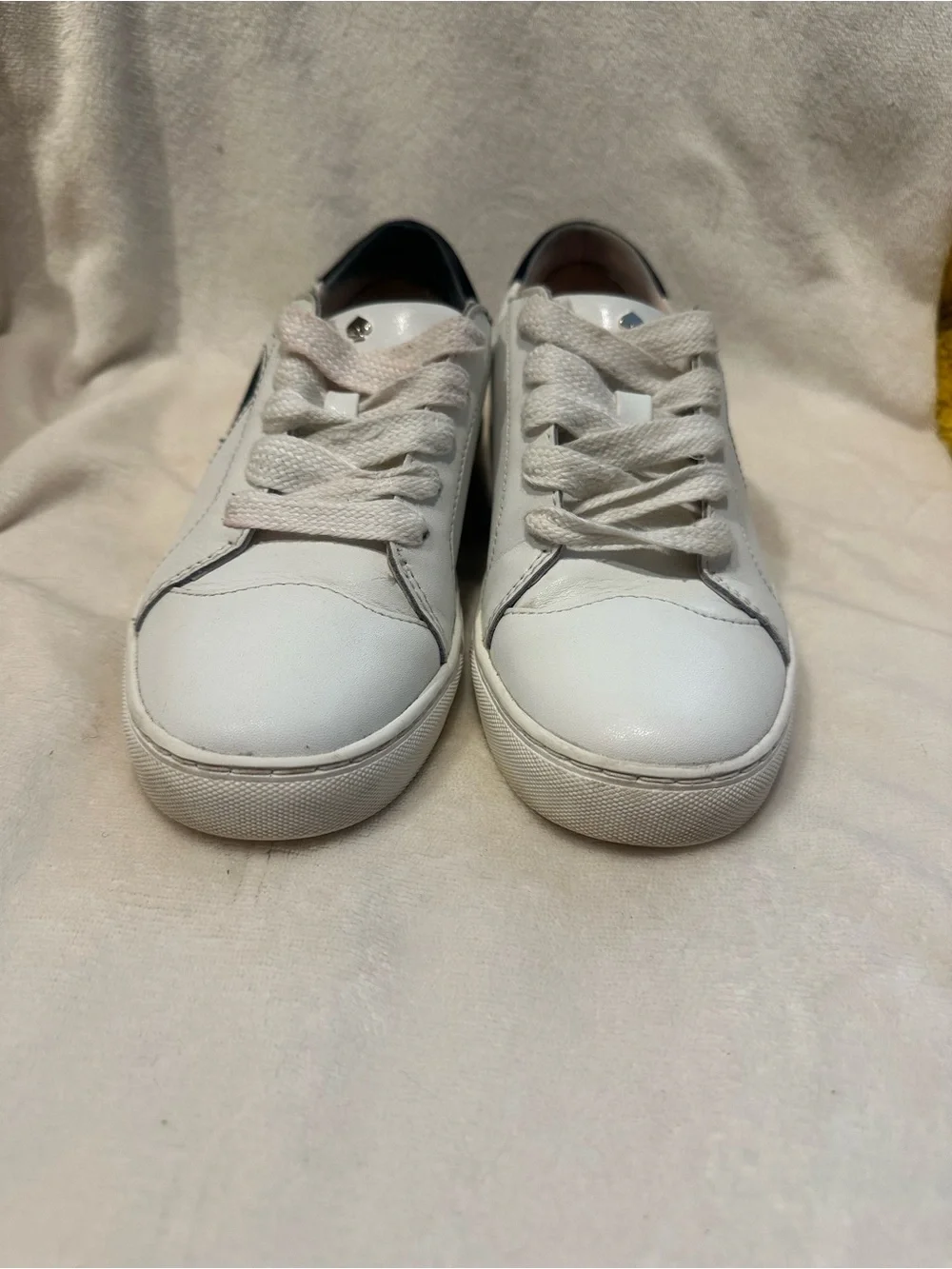 Kate Spade Fez Court Sneakers Womens 7.5B White Black Spade Logo Leather Low Top